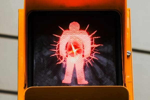 A tangled knot symbolizing the chaos of perfectionism and maximalism in goal-setting.